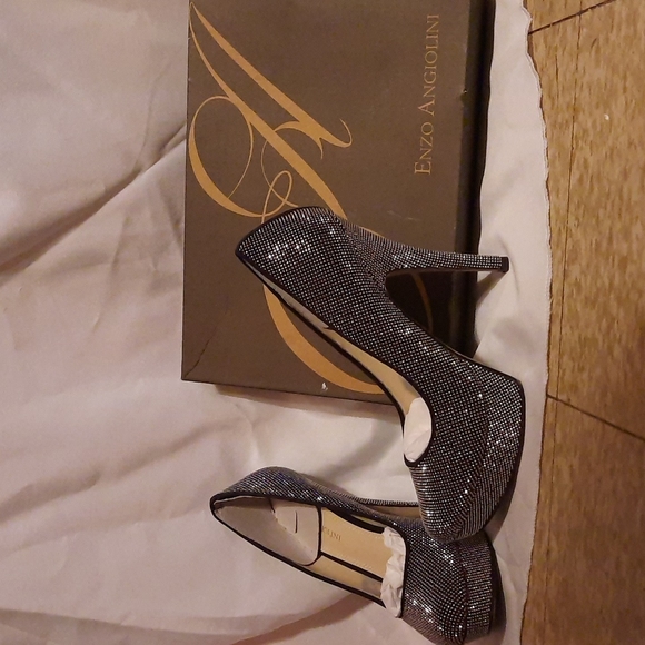 Enzo Angiolini Shoes - Enzo Angiolini silver sparkle pumps size 9